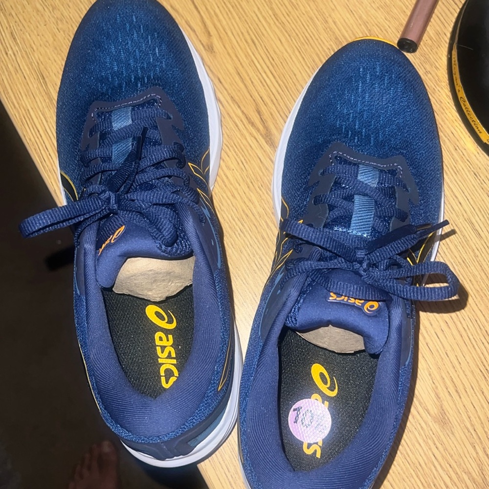 Brand new tennis shoes ASICS, not box.